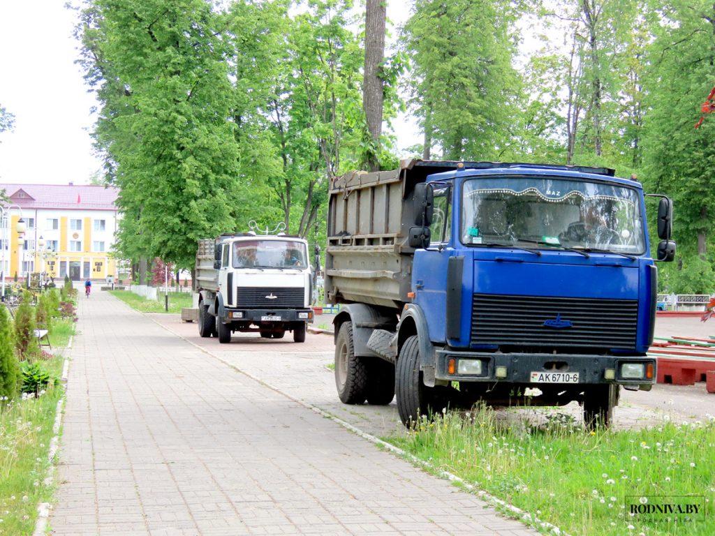 В парке Народного единства в Климовичах ведутся работы по благоустройству