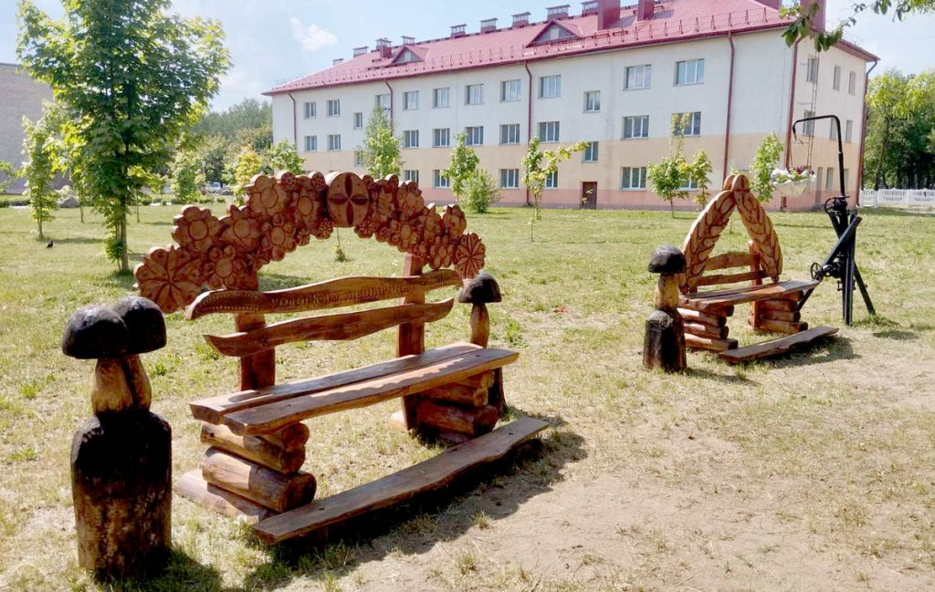 Площадка Климовичского аграрного колледжа стала местом проведения областного конкурса малых архитектурных форм