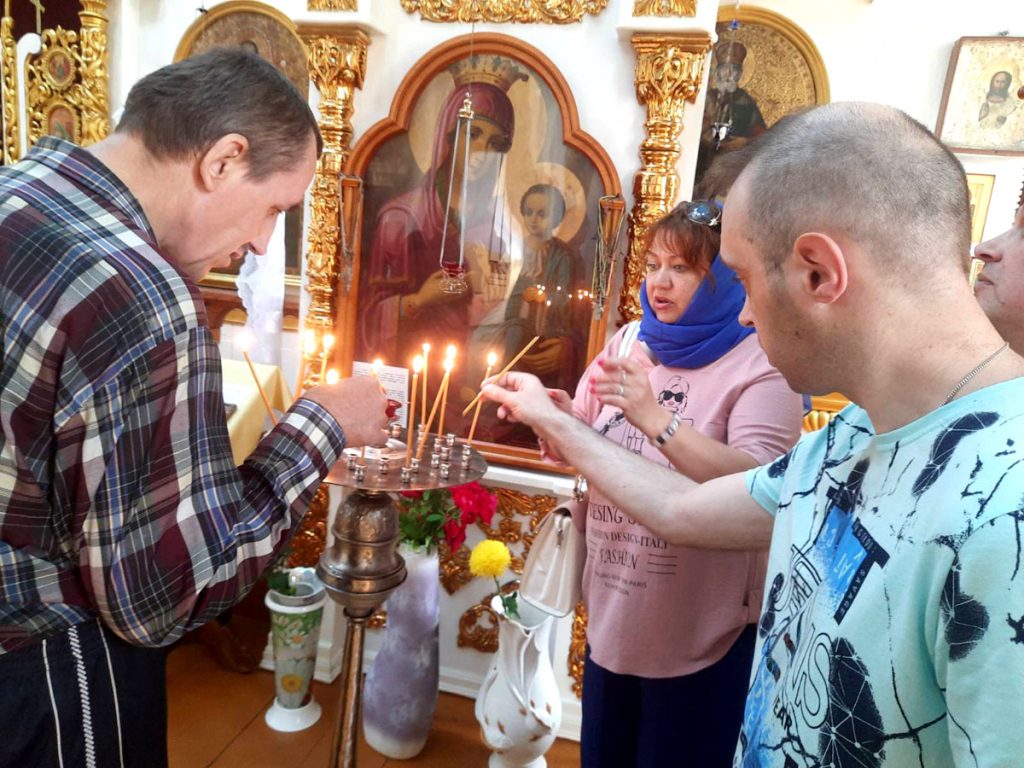 Климовичский РЦСОН организовал экскурсию в храм. Что узнали климовчане?