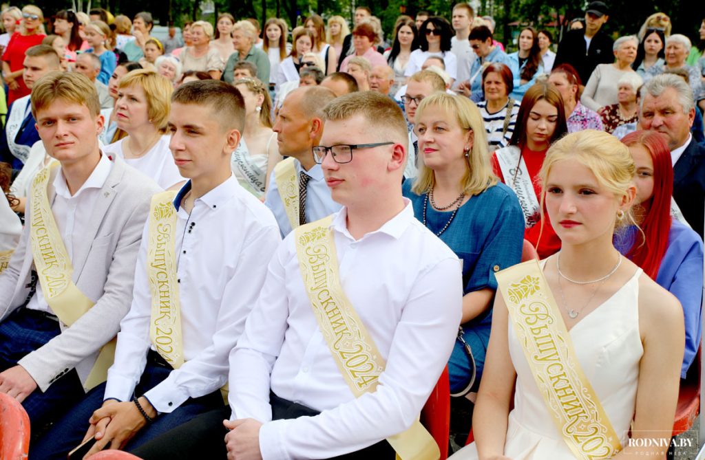 В Климовичах состоялся районный выпускной вечер