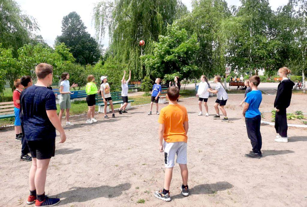 Отдых в спортивно-оздоровительном лагере Климовичской ДЮСШ выбрали 95 юных спортсменов