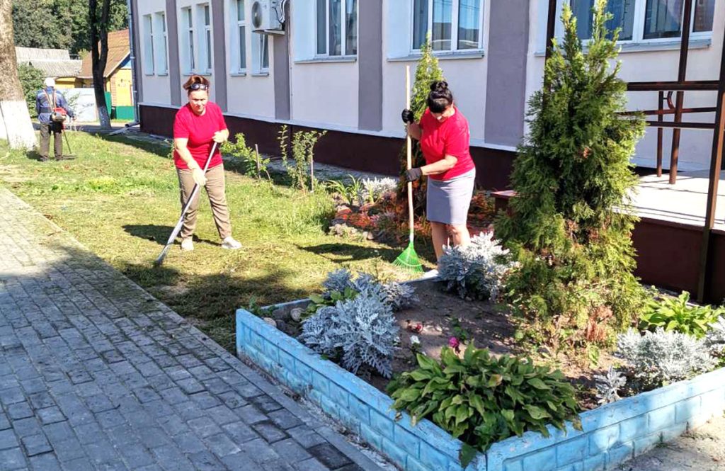 ФОТОФАКТ: климовчане благоустраивают родной город