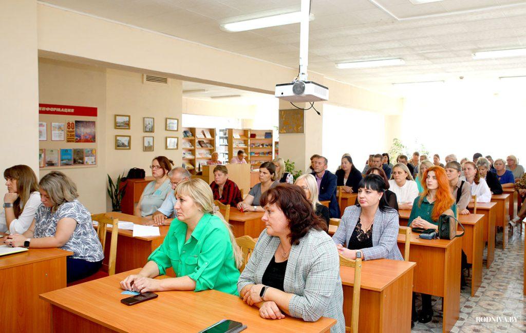 Глава района Дмитрий Хайновский встретился с преподавателями Климовичского аграрного колледжа