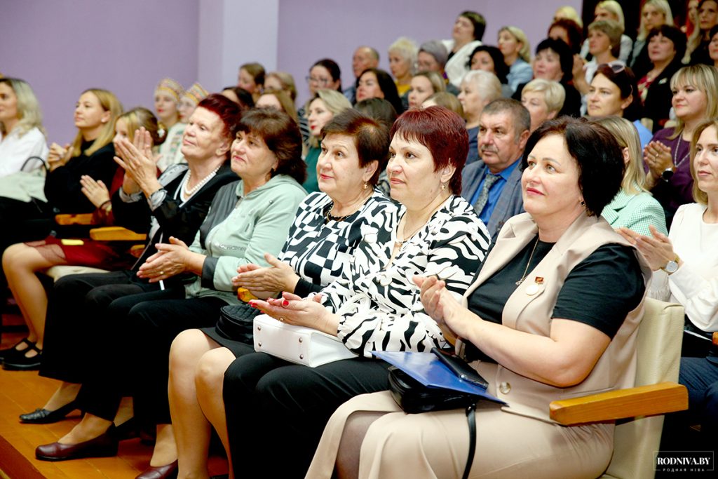 В Климовичах чествовали представителей педагогической сферы