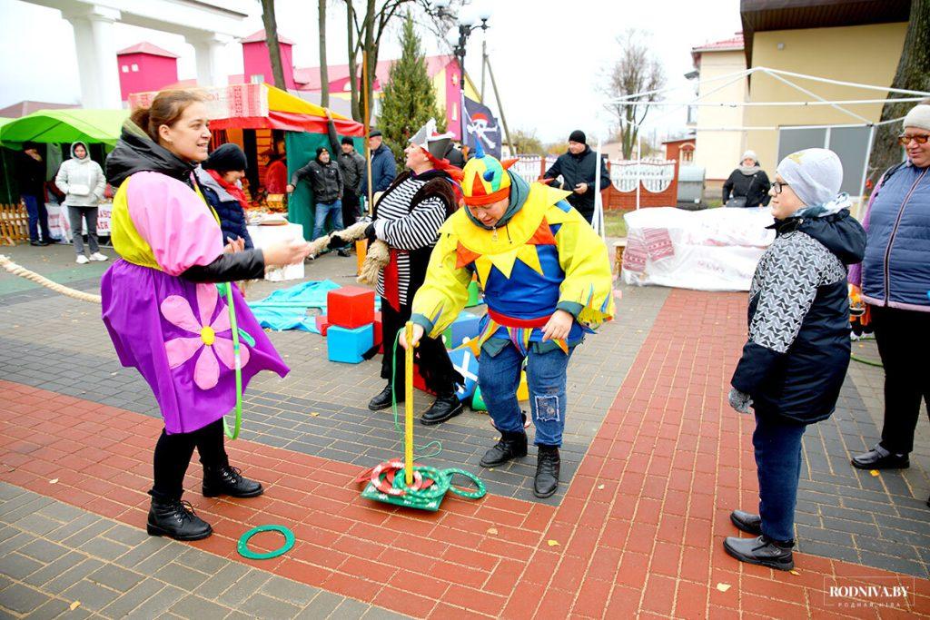 Аниматоры, интерактивные и молодежные площадки. Посмотрите, кто приехал в Климовичи на "Золотую пчелку"