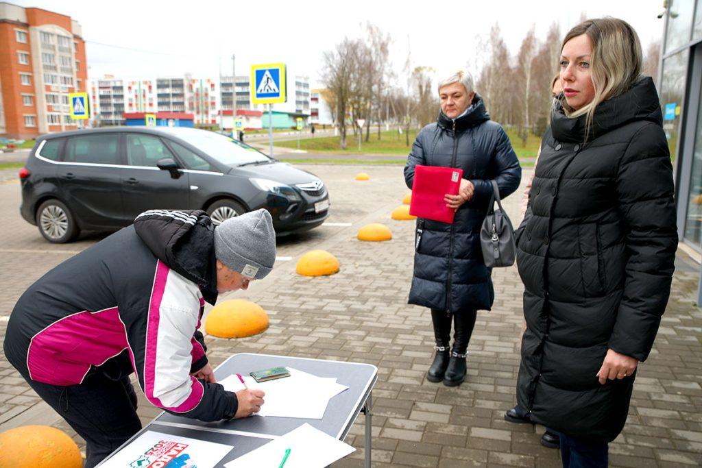 В Климовичах продолжается сбор подписей в поддержку выдвижения Александра Лукашенко кандидатом в Президенты Республики Беларусь